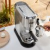 De'Longhi - Barista Pack - Dedica Style EC685.M en Koffiemolen KG521 - Inclusief melkkan, tamper en uitklopbak - Afbeelding 4